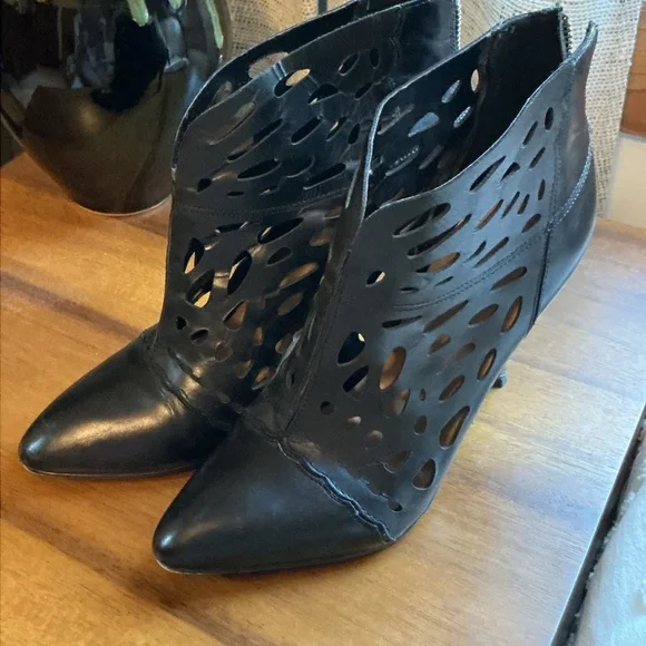 Nine West Black leather Stiletto heels - ladies 7 - Picture 2 of 7